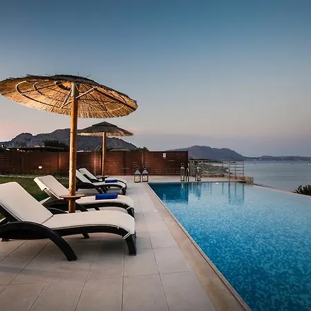 Villas - Luxury Retreat Villa